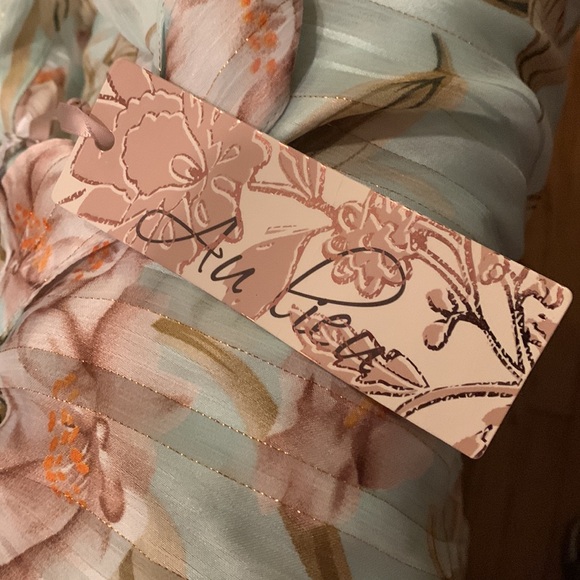 Nwt Beautiful flowy shirt. Sz large - Picture 4 of 5